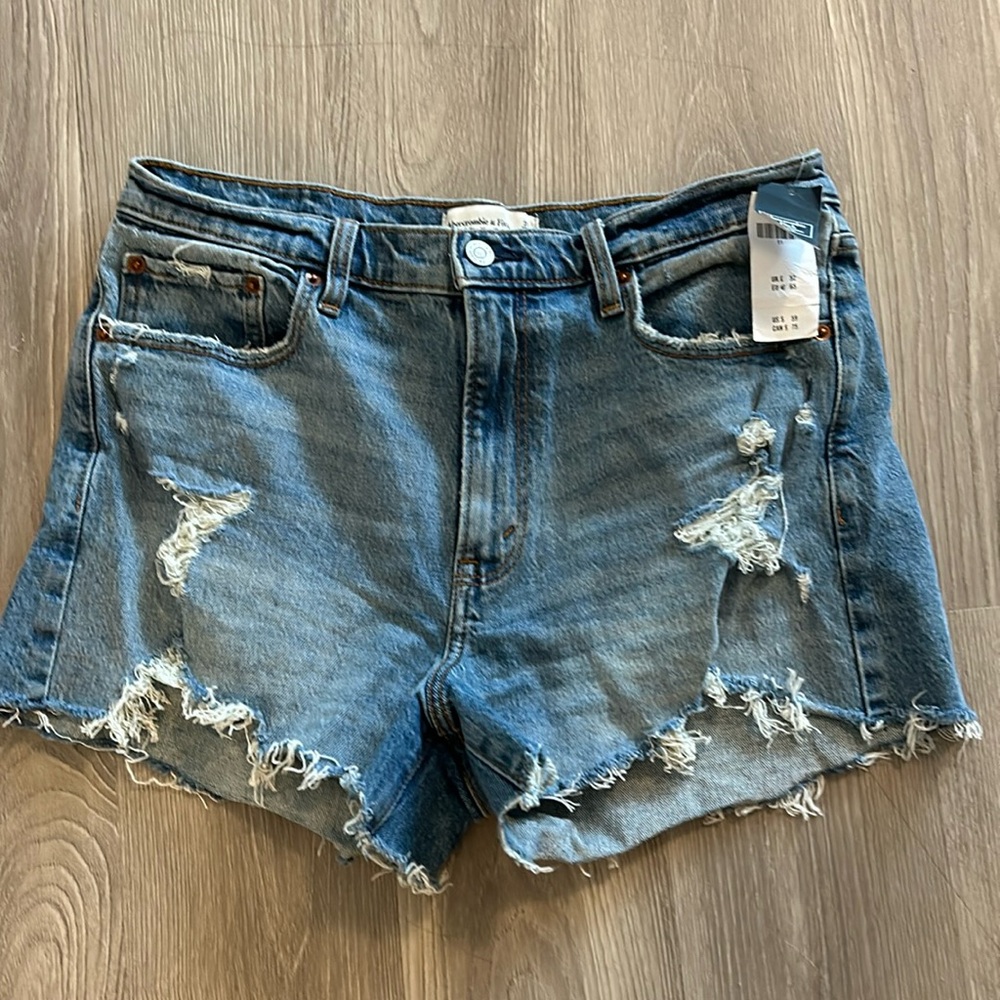 NWT Abercrombie High Rise Mom shorts